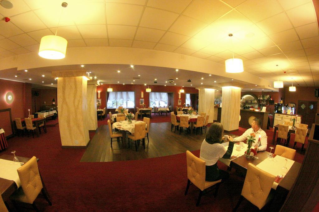 Hotel I Restauracja Zloty Las ภายนอก รูปภาพ