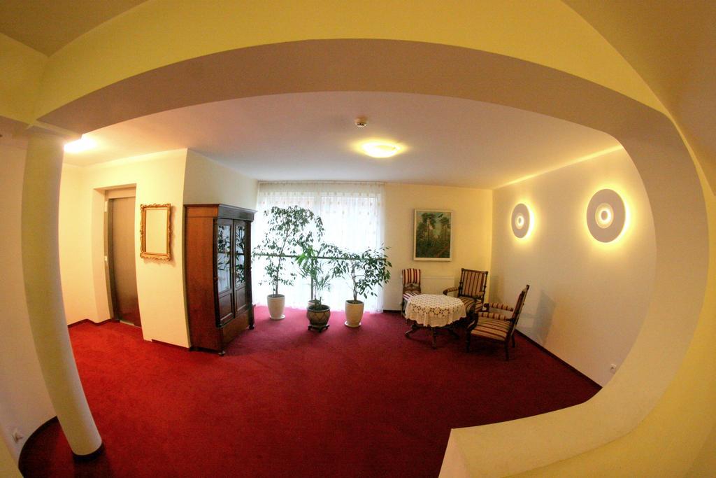Hotel I Restauracja Zloty Las ภายนอก รูปภาพ