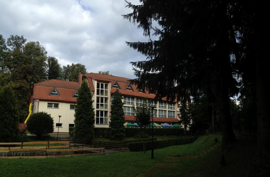 Hotel I Restauracja Zloty Las ภายนอก รูปภาพ
